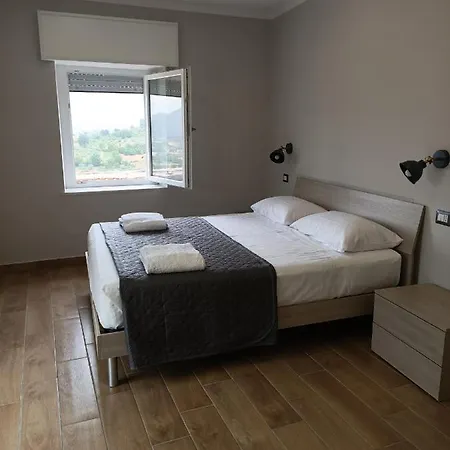 La Finestra Sul Colle Apartment *